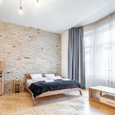 Central Luxury With Ac