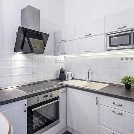 Central Luxury With Ac